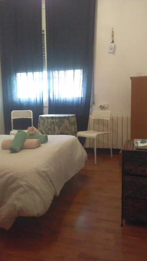 Homestay Habitacion Acogedora En Casa En Gava Desayuno Incluido